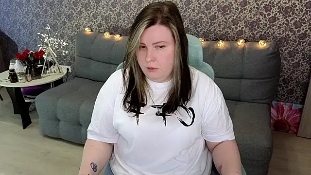 Lillit   online show from September 24, 2025, 8:37 pm