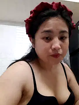 Snapshot of Minn-cute chatting on October 3, 2025, 1:01 pm Minn-cute online show from October 3, 2025, 1:01 pm