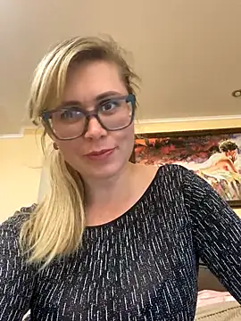 Crystal00Girl online show from September 21, 2025, 8:25 pm