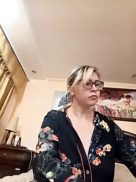 Crystal00Girl online show from October 20, 2025, 8:20 pm