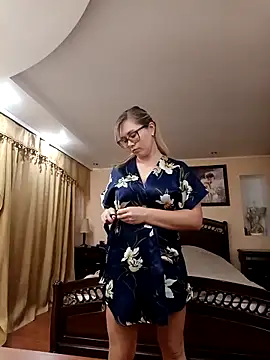 Crystal00Girl online show from October 27, 2025, 8:10 pm