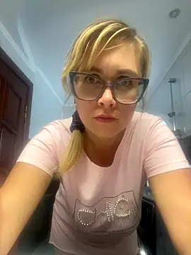 Crystal00Girl online show from September 19, 2025, 11:47 am