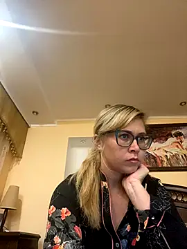 Crystal00Girl online show from September 20, 2025, 8:25 pm