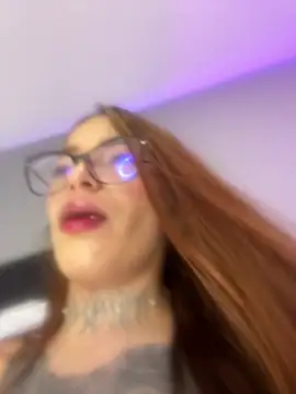 dreamleah  online show from April 15, 2026, 2:28 am