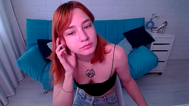 TinaCruyze online show from October 2, 2025, 7:23 am