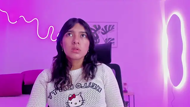 Snapshot of Cherrydollxx chatting on October 7, 2025, 11:33 am Cherrydollxx online show from October 7, 2025, 11:33 am