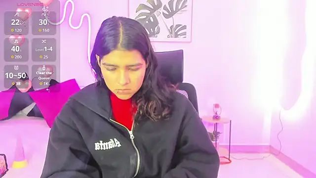 Snapshot of Cherrydollxx chatting on October 9, 2025, 11:44 am Cherrydollxx online show from October 9, 2025, 11:44 am