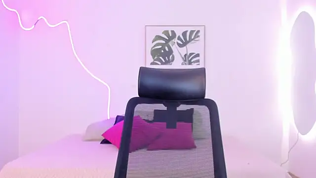 Snapshot of Cherrydollxx chatting on October 19, 2025, 1:36 pm Cherrydollxx online show from October 19, 2025, 1:36 pm