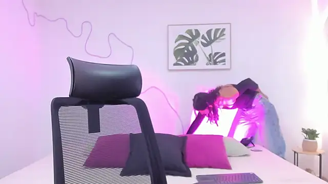 Snapshot of Cherrydollxx chatting on October 31, 2025, 12:13 pm Cherrydollxx online show from October 31, 2025, 12:13 pm