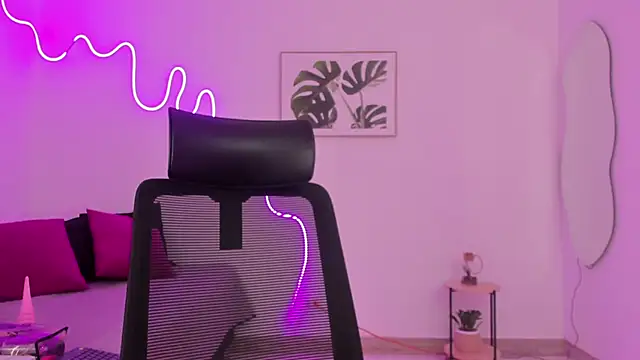 Snapshot of Cherrydollxx chatting on October 4, 2025, 12:07 pm Cherrydollxx online show from October 4, 2025, 12:07 pm