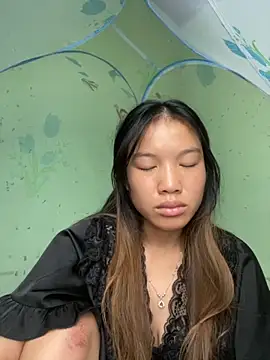 QueenLink online show from October 4, 2025, 3:41 am