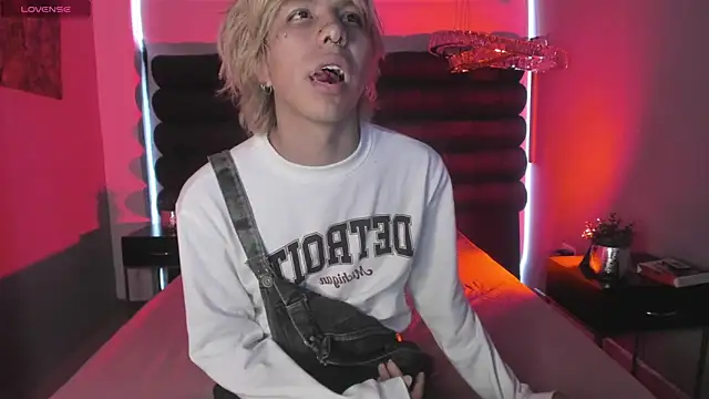 OliIverr22 online show from December 4, 2025, 12:15 pm