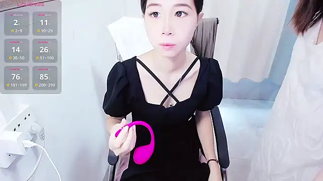 Snapshot of Brosnahan chatting on September 18, 2025, 12:24 am Brosnahan online show from September 18, 2025, 12:24 am