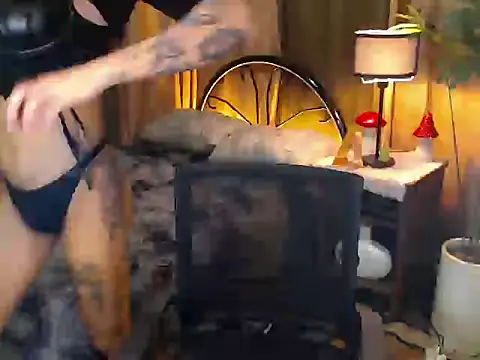 Snapshot of WILDROXIE chatting on September 18, 2025, 10:35 pm WILDROXIE online show from September 18, 2025, 10:35 pm