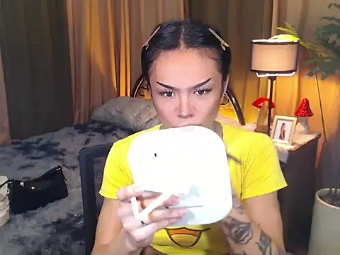 Snapshot of WILDROXIE chatting on September 25, 2025, 10:05 pm WILDROXIE online show from September 25, 2025, 10:05 pm