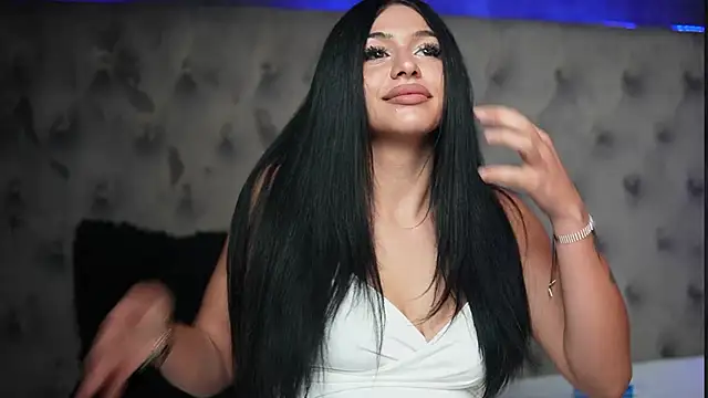 Snapshot of GiuliaSya chatting on September 14, 2025, 8:42 pm GiuliaSya online show from September 14, 2025, 8:42 pm