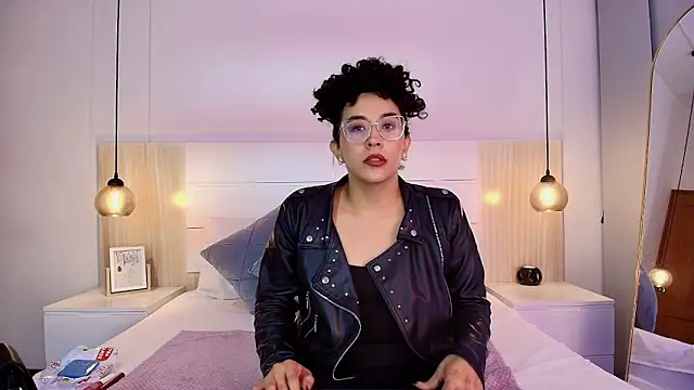 Snapshot of alehia_cute chatting on October 13, 2025, 11:16 pm alehia cute online show from October 13, 2025, 11:16 pm