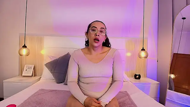 Snapshot of alehia_cute chatting on September 25, 2025, 10:38 pm alehia cute online show from September 25, 2025, 10:38 pm