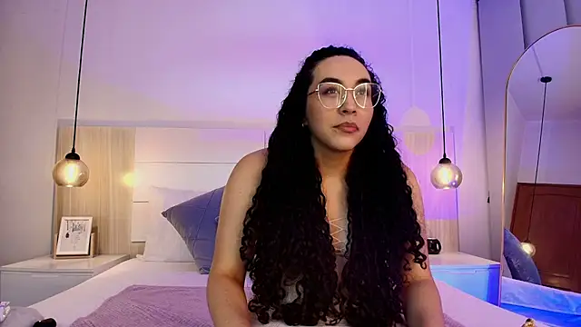 Snapshot of alehia_cute chatting on October 23, 2025, 11:03 pm alehia cute online show from October 23, 2025, 11:03 pm