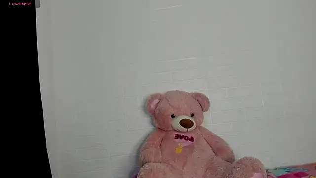 HaileyDuke online show from April 17, 2026, 12:57 am