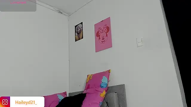 Snapshot of HaileyDuke chatting on February 18, 2026, 11:56 pm HaileyDuke online show from February 18, 2026, 11:56 pm