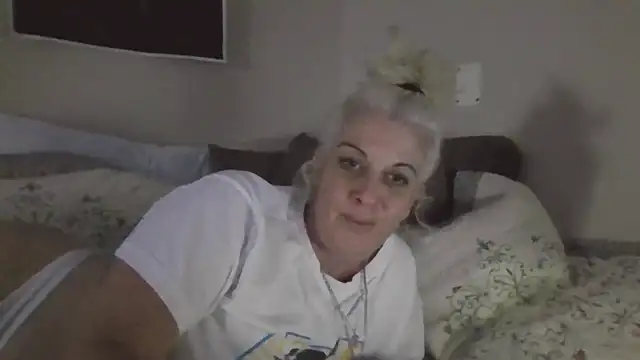Snapshot of StacysMomXOXO chatting on January 9, 2026, 5:47 am StacysMomXOXO online show from January 9, 2026, 5:47 am