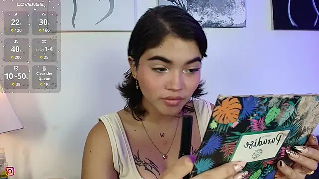 Snapshot of Zoe_wang chatting on October 22, 2025, 12:26 pm Zoe wang online show from October 22, 2025, 12:26 pm