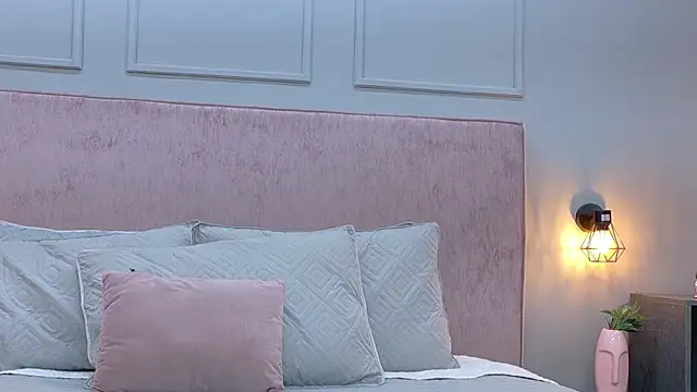 Camila Hill  online show from February 10, 2026, 4:28 pm