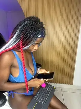 Snapshot of MorenaLush_Eup chatting on November 4, 2025, 3:32 am MorenaLush Eup online show from November 4, 2025, 3:32 am