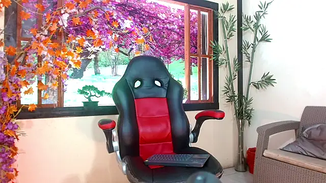 Snapshot of Juliette_Miel chatting on October 10, 2025, 8:59 am Juliette Miel online show from October 10, 2025, 8:59 am