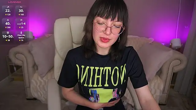 Snapshot of Pixie_Peachh chatting on September 30, 2025, 1:17 pm Pixie Peachh online show from September 30, 2025, 1:17 pm