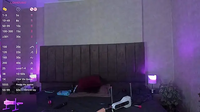 LanaMills  online show from December 22, 2025, 5:40 am