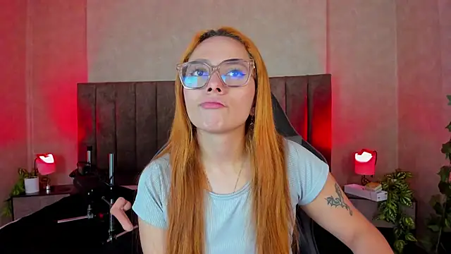 Snapshot of LanaMills_ chatting on October 19, 2025, 5:10 am LanaMills online show from October 19, 2025, 5:10 am