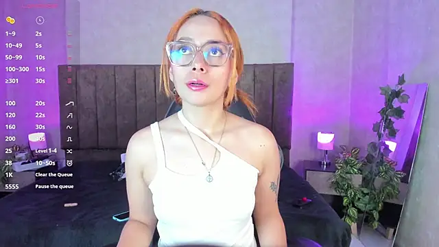 Snapshot of LanaMills_ chatting on October 10, 2025, 5:08 am LanaMills online show from October 10, 2025, 5:08 am