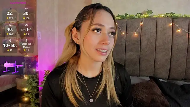 LanaMills  online show from February 10, 2026, 5:17 am