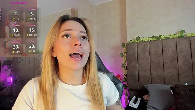 LanaMills  online show from February 3, 2026, 4:43 am