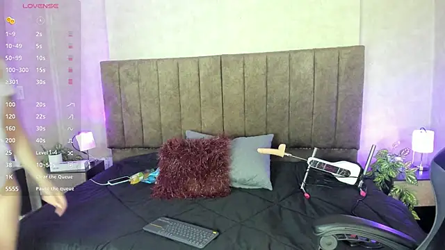 Snapshot of LanaMills_ chatting on October 30, 2025, 5:39 am LanaMills online show from October 30, 2025, 5:39 am