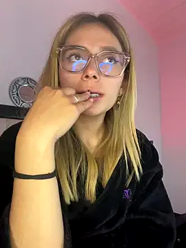 Snapshot of LanaMills_ chatting on October 26, 2025, 5:35 pm LanaMills online show from October 26, 2025, 5:35 pm