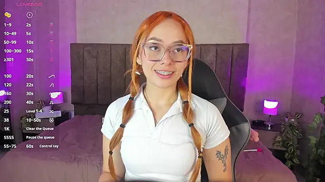 Snapshot of LanaMills_ chatting on September 18, 2025, 4:59 am LanaMills online show from September 18, 2025, 4:59 am