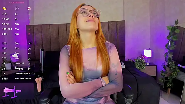 Snapshot of LanaMills_ chatting on October 22, 2025, 5:18 am LanaMills online show from October 22, 2025, 5:18 am