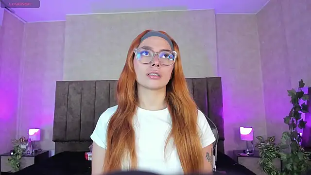 Snapshot of LanaMills_ chatting on September 23, 2025, 4:30 am LanaMills online show from September 23, 2025, 4:30 am