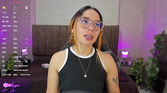 Snapshot of LanaMills_ chatting on September 14, 2025, 4:57 am LanaMills online show from September 14, 2025, 4:57 am