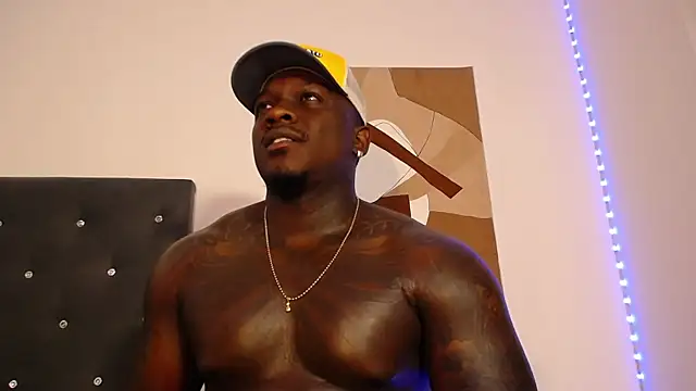 Snapshot of JoshMorri chatting on November 15, 2025, 11:42 pm JoshMorri online show from November 15, 2025, 11:42 pm