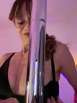 Chris06d22xh online show from April 15, 2026, 7:51 pm