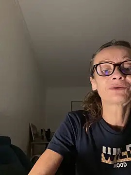 Chris06d22xh online show from September 23, 2025, 6:37 pm