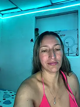 Keilathompson10 online show from September 18, 2025, 3:37 pm