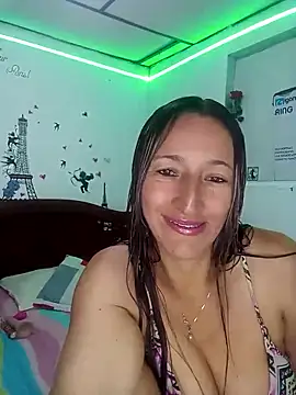 Keilathompson10 online show from September 9, 2025, 4:05 pm
