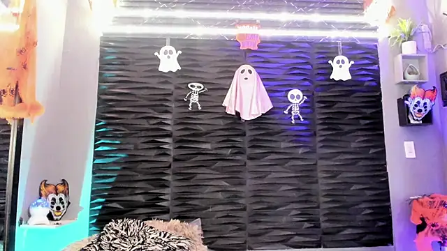 lu styles  online show from October 28, 2025, 11:53 am