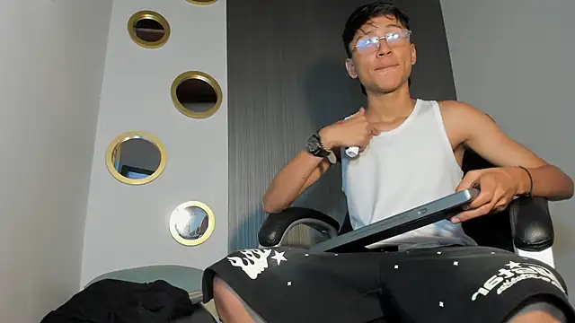 Snapshot of Daddy_Darcks chatting on October 9, 2025, 8:20 pm Daddy Darcks online show from October 9, 2025, 8:20 pm