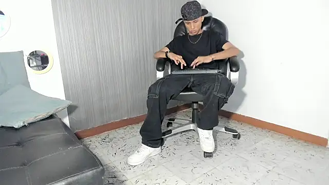 Snapshot of Daddy_Darcks chatting on September 17, 2025, 8:00 pm Daddy Darcks online show from September 17, 2025, 8:00 pm